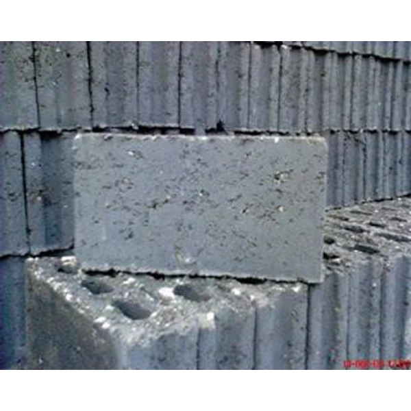 Hollow brick press measures 40 x 20 x 10 cm
